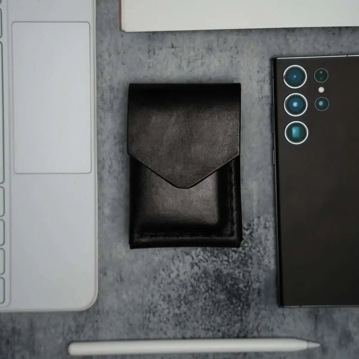 Oldis Two: Left-hander's Minimalist Vertical Wallet – Oldis Road